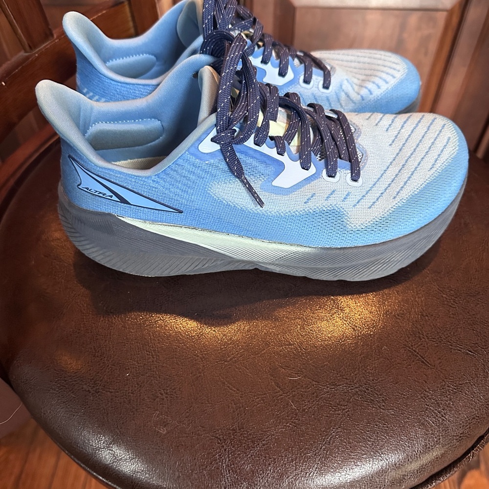 Altra Run ing Sneakers.